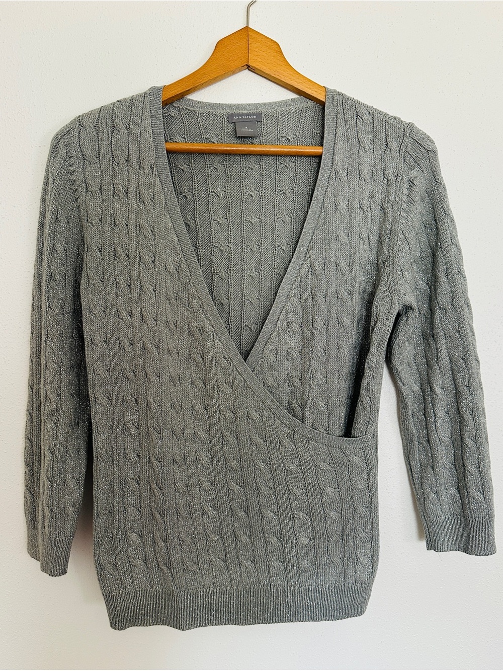 Ann Taylor Gray Metallic Wrap Cable Knit Sweater V-Neck Shimmer Size Small